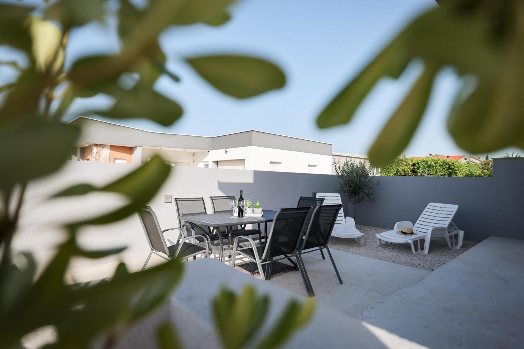 Duo Soles - Apartments With Private Parking Near Zadar Murvica  Kültér fotó